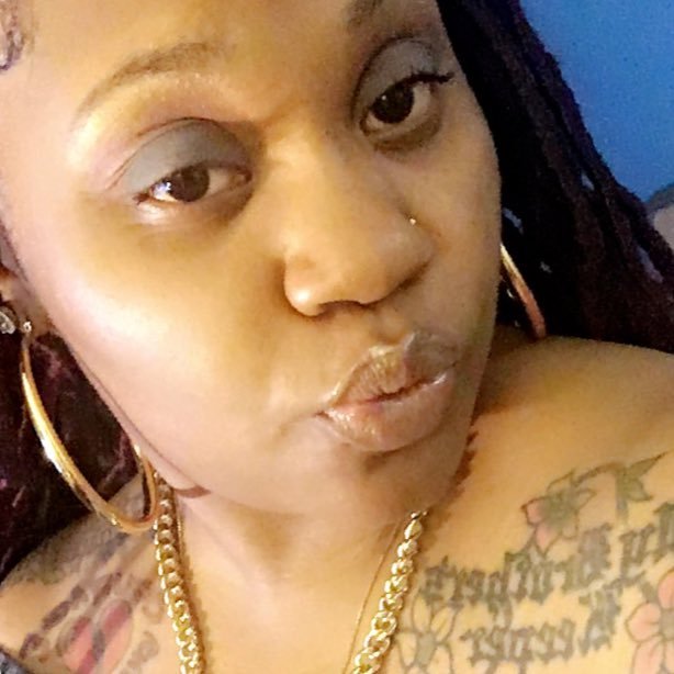 1988_honeybun's profile picture. I wake up in the morning and piss excellence