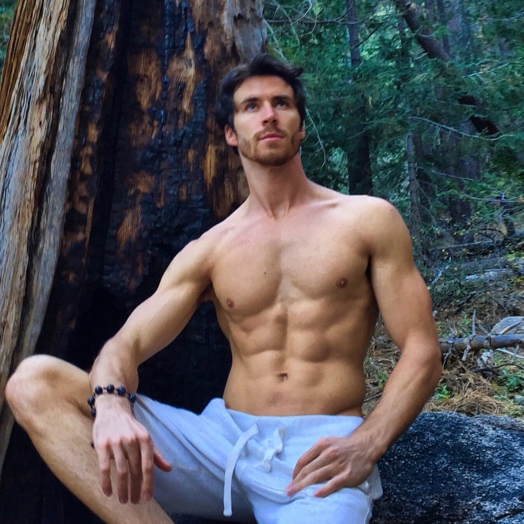 NaturePhysique's profile picture. THE NATURE PHYSIQUE © fitness program by @braedenbaade provides quick workouts that have helped thousands of people. Available on Amazon ⬇️