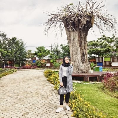 Sellyta5's profile picture. keindahan wanita bukan dari parasnya saja, melainkan keindahan hati itu yang terpenting