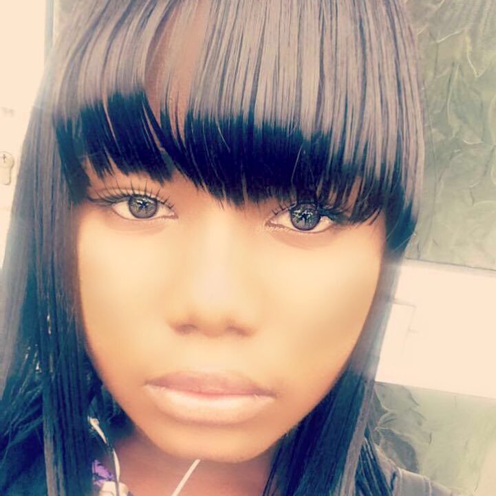 hi my name is Feimata davis and I study fashion and design at college and I wanna be a fashion designer some day 💝