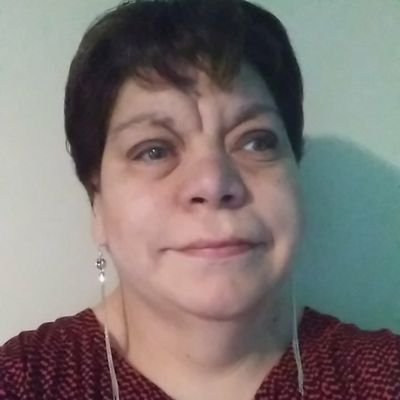 cr_nina1981's profile picture. I am the oldest 
have 5 siblings & 2 half brothers
have 14 nieces & nephews 
i am a Christian 
love & enjoy singing in the church choir