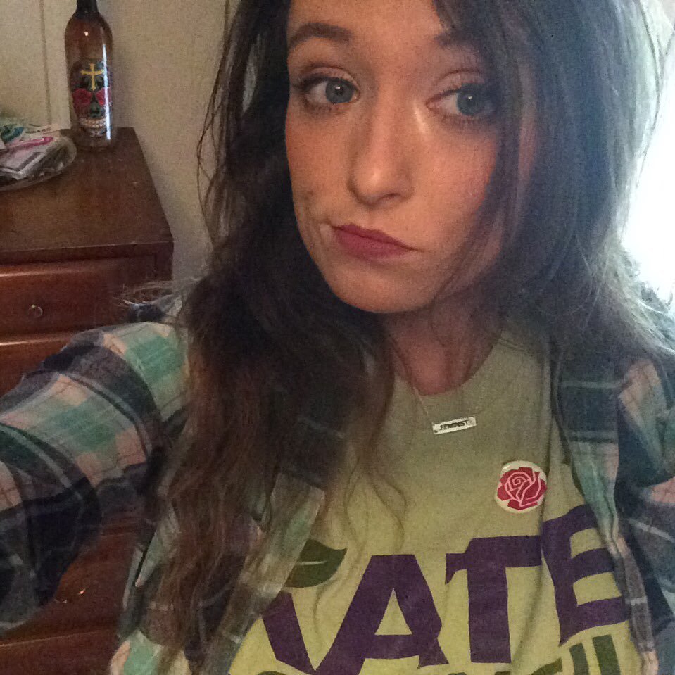 applefacebri's profile picture. Dubuque Democratic Socialist, Medicare for All Activist, Service Worker, Precariat, t1d, ICCI Action member, Bernie Bro, she/her