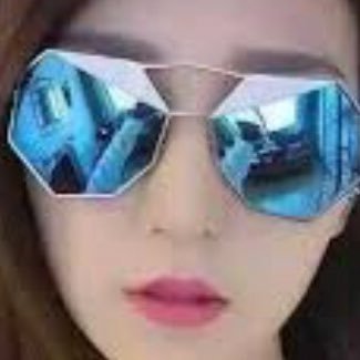 ZeynepTurca's profile picture. Let your smile change the world, but do not let the world change your smile. sonrie siempre. Diseno grafico. Amiga sincera