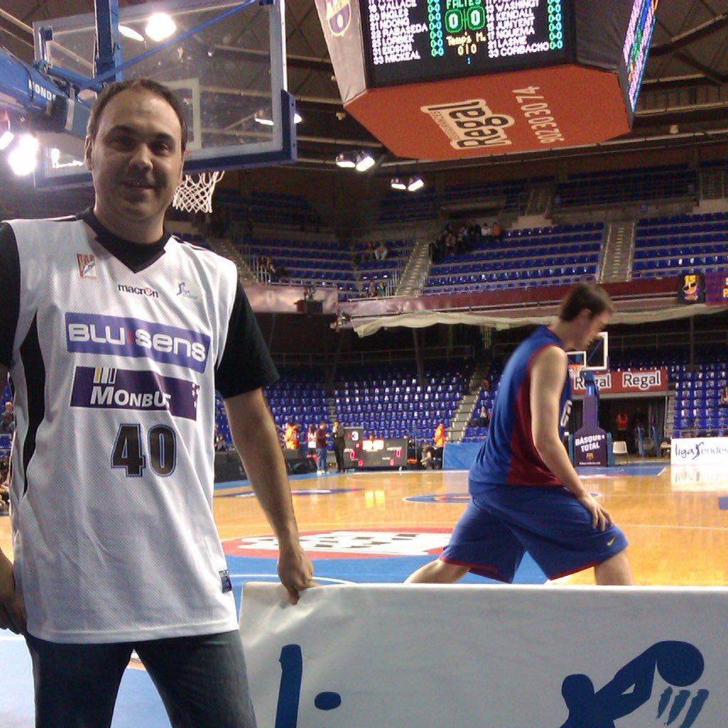 Mestre e adestrador de baloncesto. BE, libros, series, música,...