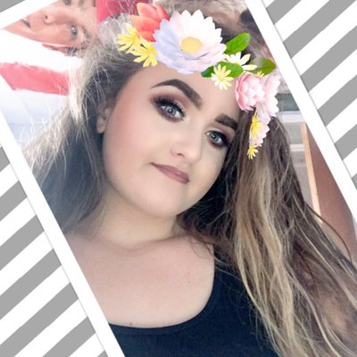 Profile Picture of  ❤️ ❤️ ❤️ (@PaulaCooke13) on Twitter