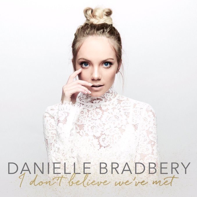 Official Fan Account | Obsessed w/ @NBCTheVoice Season 4 Winner, @DBradbery #TeamBlake | She followed me 06.17.2014 | Buy Danielle's debut album on iTunes NOW!