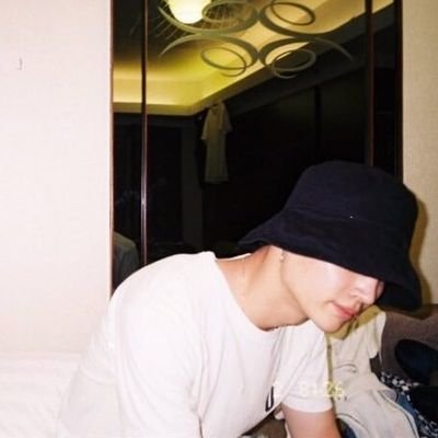 deffganteng's profile picture. ( BLÚ ) I want to create my own song and the lyric filled with sincerity