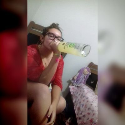 Ana14136711's profile picture. Tô tipo avestruz, enfiando a cabeça na terra pra não ver as merdas acontecendo.