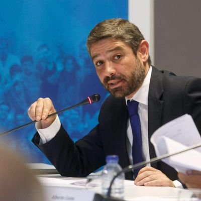 Economista. Vereador da Câmara Municipal de Santo Tirso.
