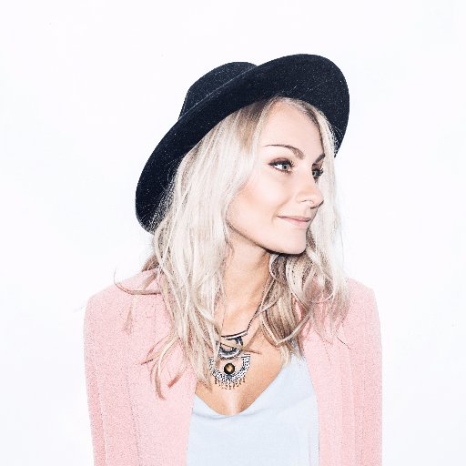 Morganesimon_'s profile picture. Communication Digitale 👩‍💻 & Créative📸 📝 @Cpme31 | #communication #webmarketing #digital #CM #photo #video #web 📢🔝