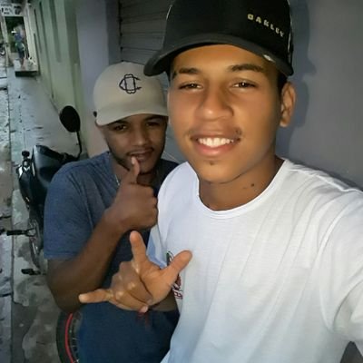 Mo satisfaça
Apenas feliz, sigo a vida do jeito que dá
Segue nos ae filhão.
