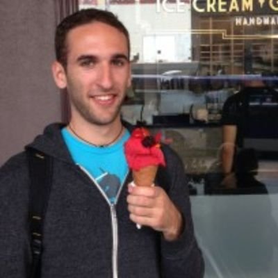 29, expert on all things geek, ice cream enthusiast