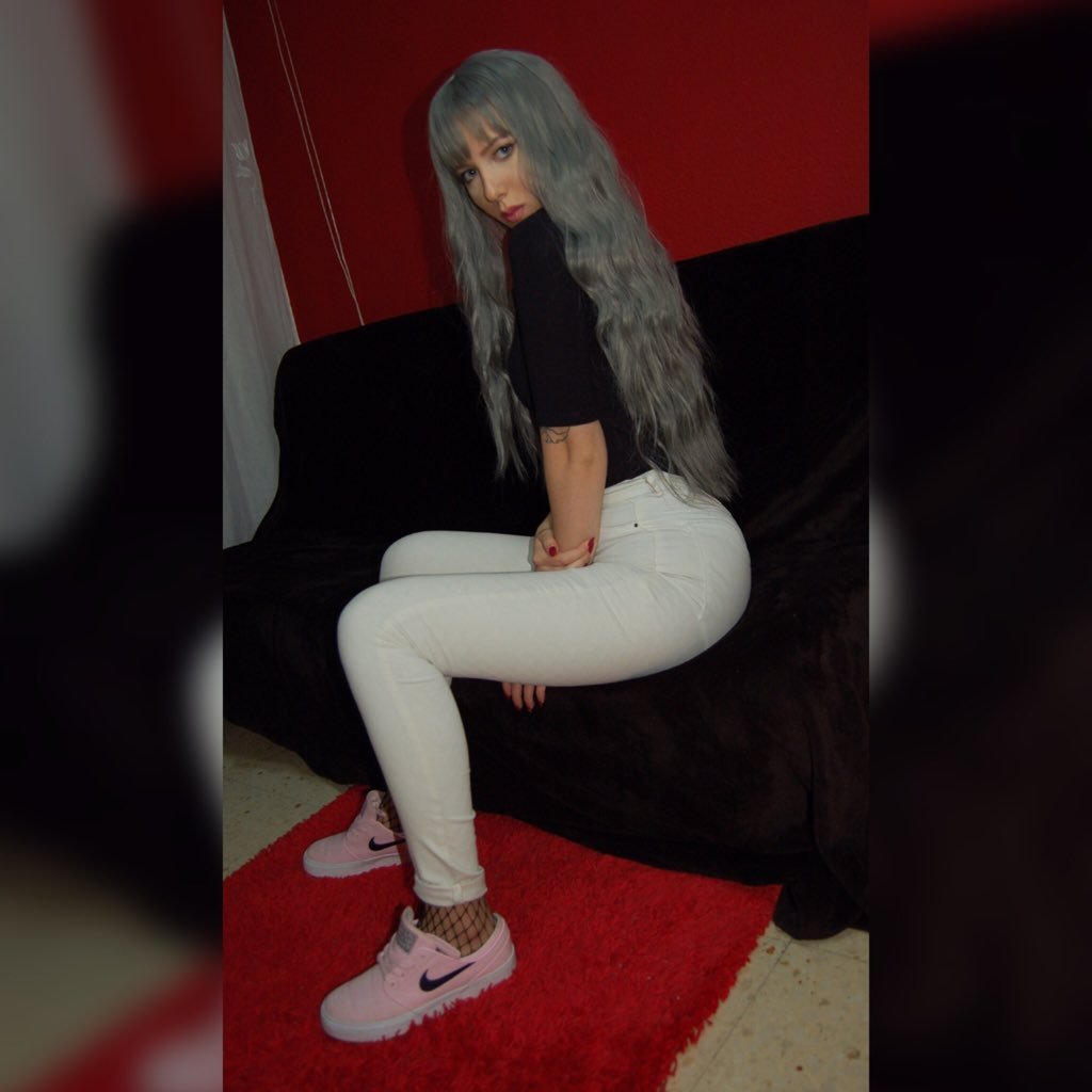 Sahrazade94's profile picture. Si quieres que te siga, envíame una mención. ℬℯℓιℯνℯ.