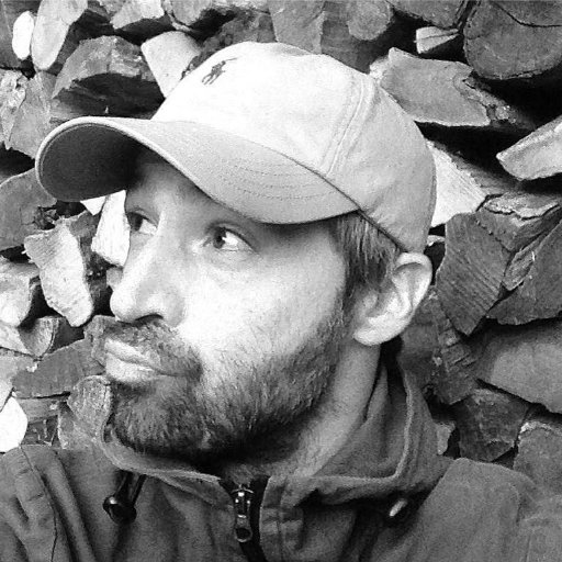 Ghost writer & apprenti romancier. Web/TV/Print
Des zigues et des âmes, Éditions Une Heure en Été
Du lierre dans le bitume, Éditions Salto