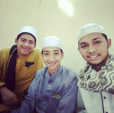 abdullahyahya_'s profile picture. ‏إن كل فتاة جميلة متعلمة واعية خلوقة تنتمي لعائلة كريمة لا تخشى مقولة أن يفوتها القطار ، بل هي القطار التي يخشى كل الرجال أن يفوتهن