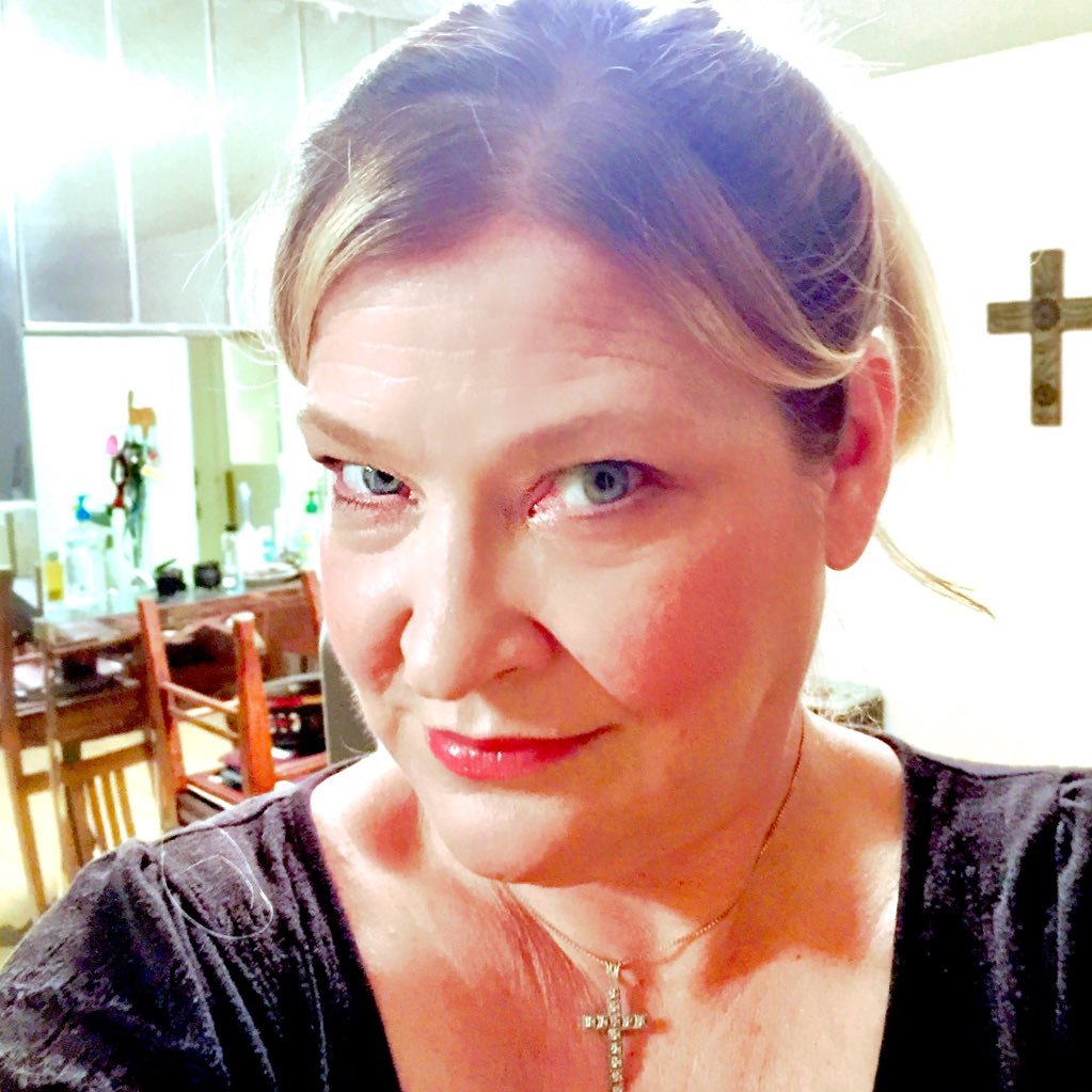 Mom, Wife, Daughter, sister; I am a shameful sinner, but have the heart of Christ. Take me as I am because I am ME! Southerner to the core!