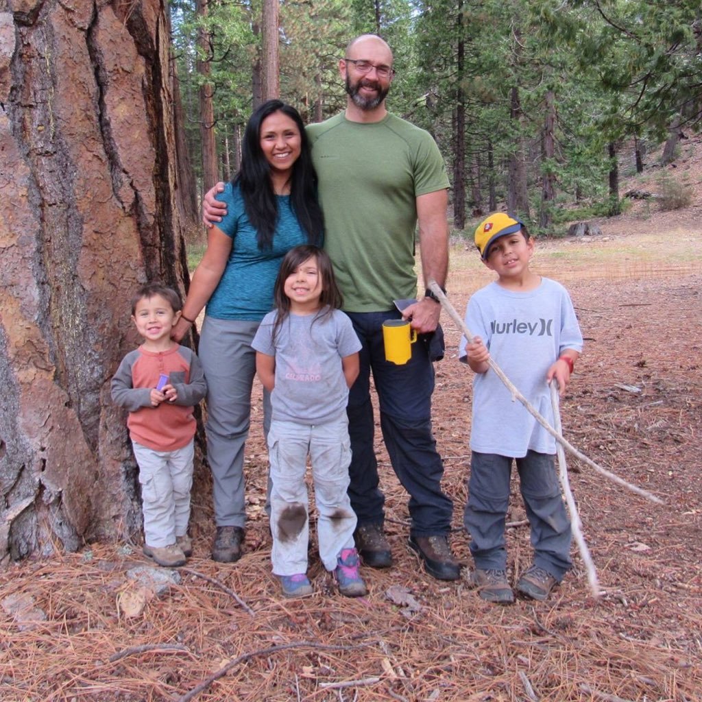 Loving nature through hiking, backpacking and anything outdoors as a family. 🇵🇪 🇺🇸 👩🏾🧑🏽👧🏽👦🏽🧔🏻 #Californios