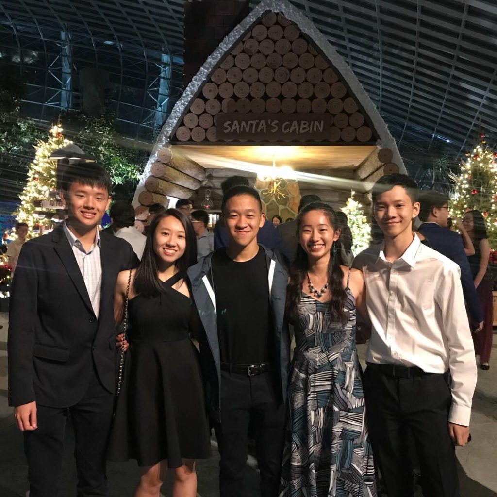 flowerfarts's profile picture. I love my bed.