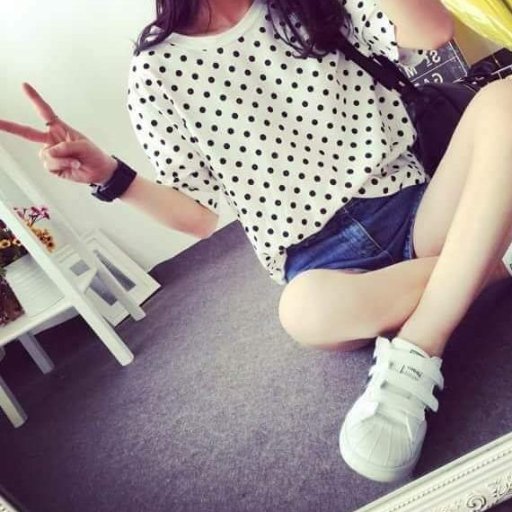 itsnainasharma1's profile picture. 