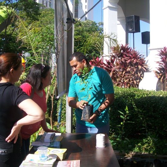 Sou educador ambiental formado Técnico agropecuária, aromaterapia, estou cursando fitoterapia, e faço educação ambiental com horta orgânica escolar .