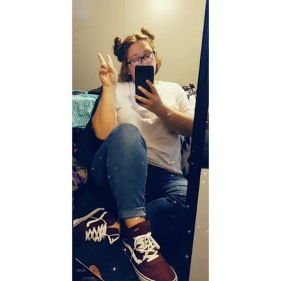 Lizzy7090's profile picture. Sc: queen_lizzy7
insta:the_real_lizzzzz