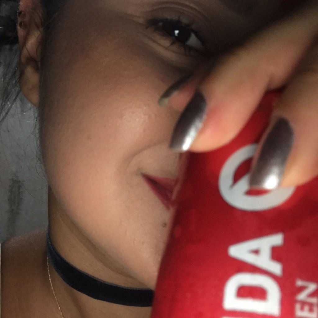 uma romântica incurável e um furacão bebado nas horas vagas.