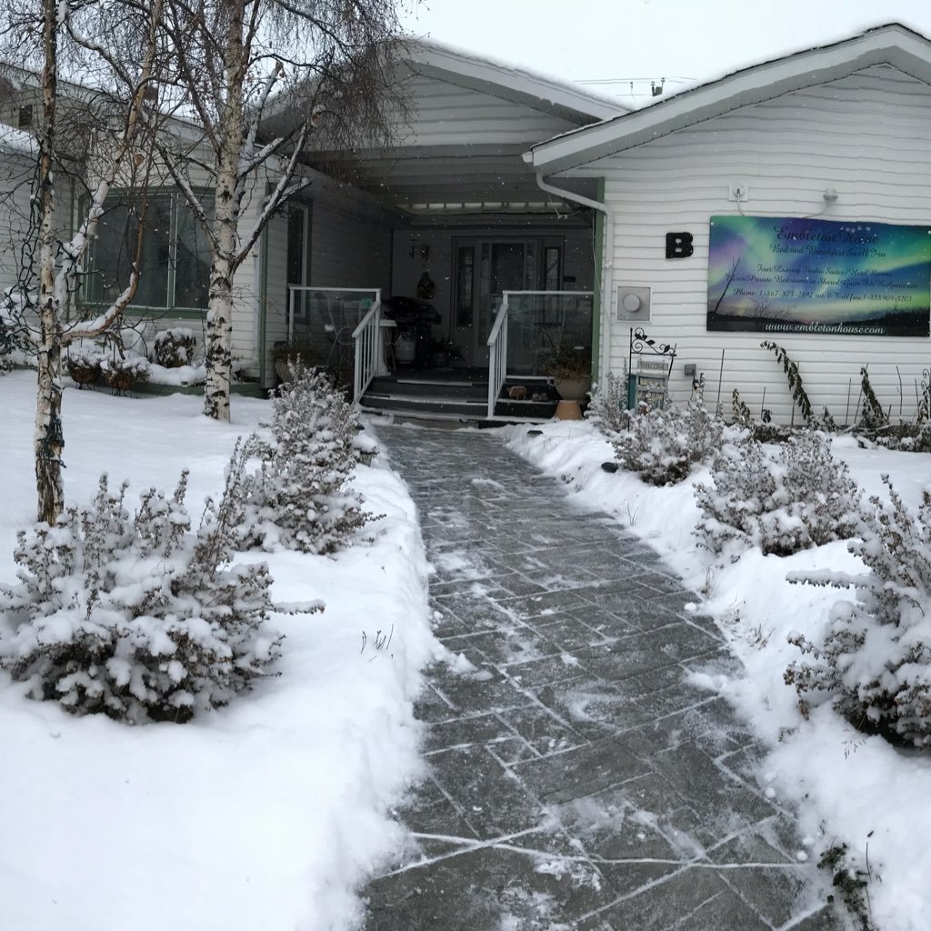 A licensed and approved B&B / Small Inn in the heart of Yellowknife, with Northern Hospitality PLUS! Waiting for you to check in!