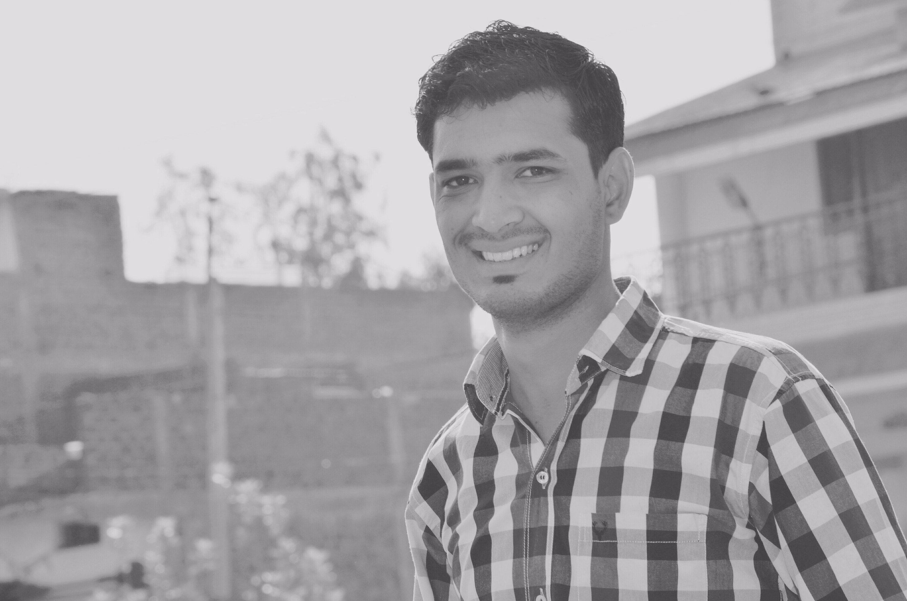 Mohitkachole1's profile picture. I'm honest man.