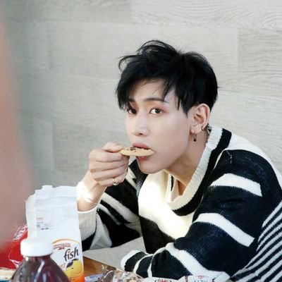 Anaaa128's profile picture. 