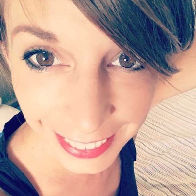 avrilovesyou's profile picture. Yogini de (plutôt souvent) bonne humeur, qui pratique le yoga Iyengar et travaille dans l’univers de la musique. Life is Flow. Flow is Life.