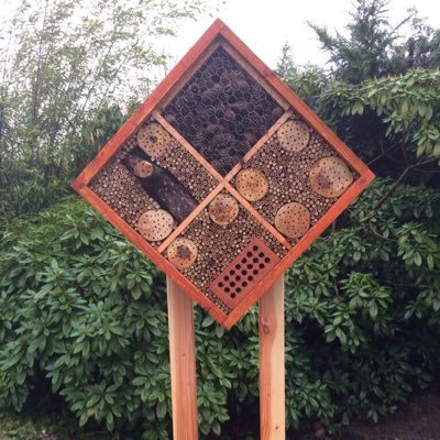 Kom ook in actie! Help de wilde bij met extra nestgelegenheid. Duurzame, professionele bijenhotels handgemaakt door BIJzondere mensen 🐝🐝