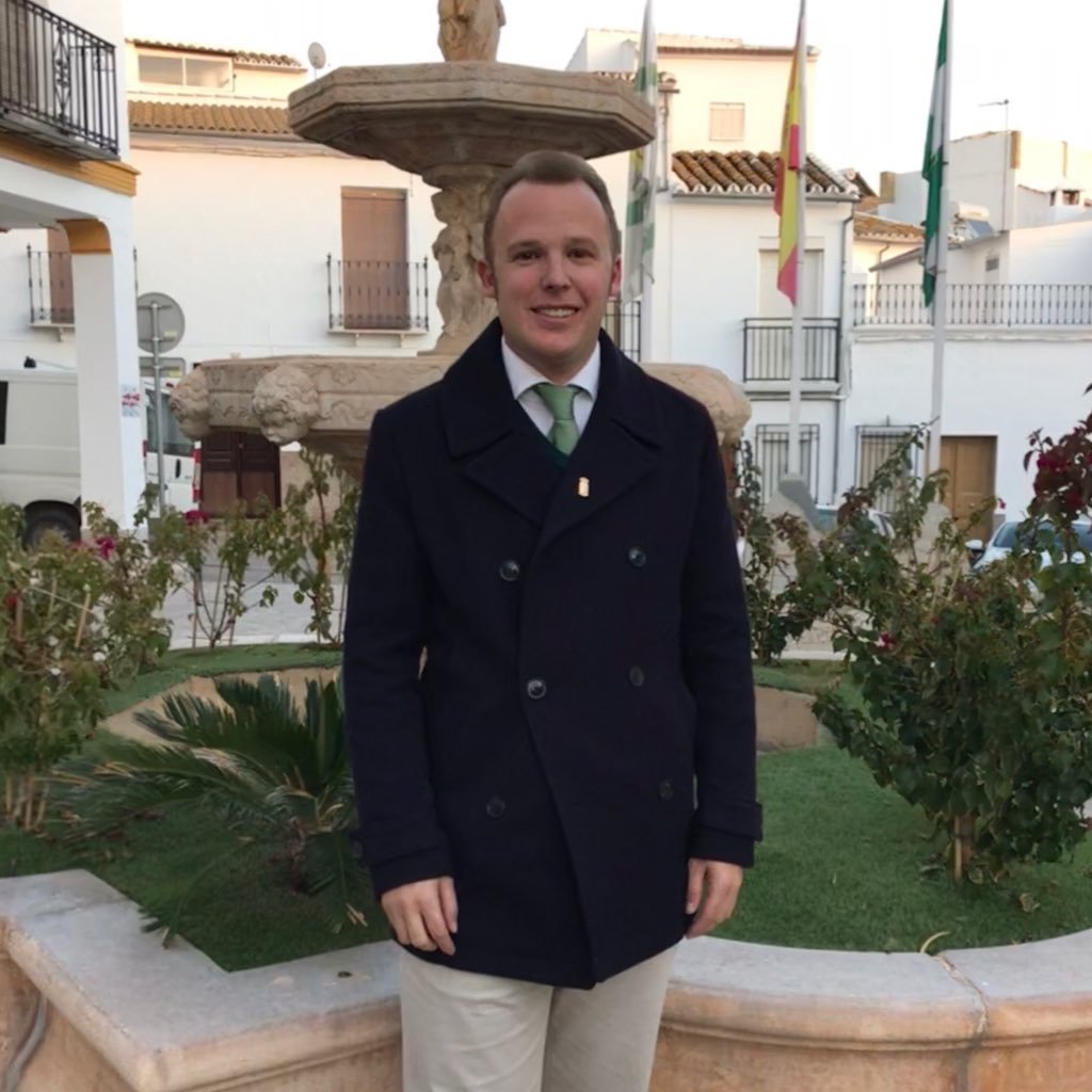 AMANTE DE PALENCIANA, FIEL AL ANDALUCISMO, FANATICO DEL @RacingAlamedaFS,CHIRIGOTERO Y CARNAVALERO Y ADORO A MI VIRGEN DEL CARMEN