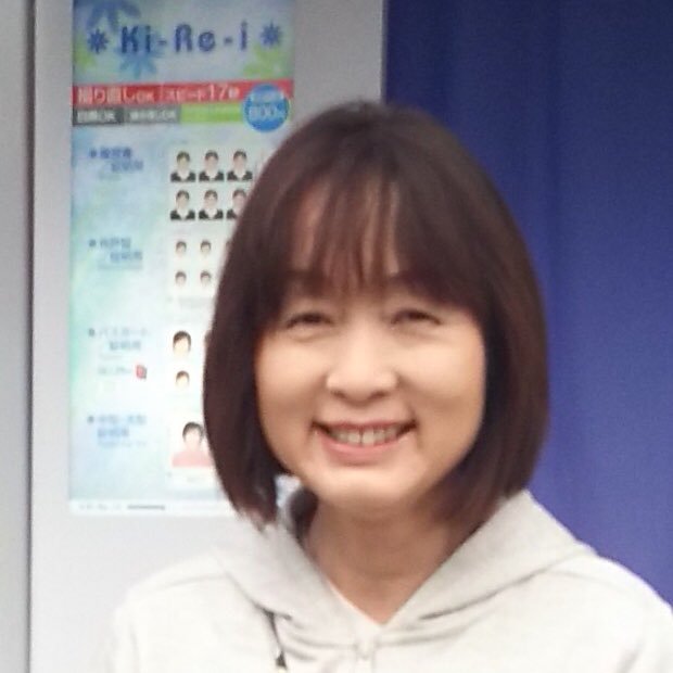 石原日出子〈いしはらひでこ〉元和泉市議会議員 。大分県日田市出身 ソフトボールを中学校〜高校、ママさんになってもやっていました❣️食べることが大好きです^_^ どちらかと言えば、ネコ派で可愛い動画などで癒されています。