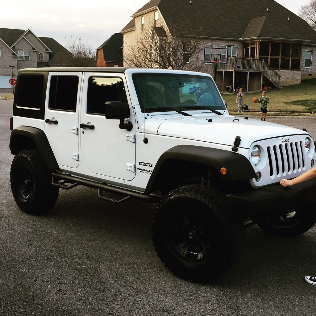 Nothing exciting in life ever happens in your comfort zone!! Beers, Jeeps, and Volunteers! #GBO #VFL #JEEP 🍊🇺🇸🍻🏋🏼