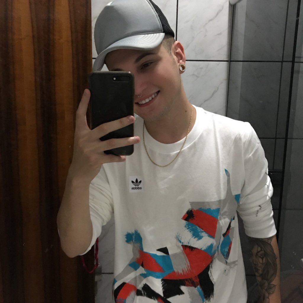21 anos insta:Wehuugo, cursando Ciências da Computação, UNIP-SP