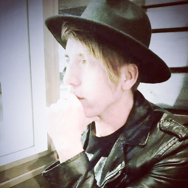 Kasshane's profile picture. I'm not what I think I am, I'm not what you think I am, I am what I think you think I am.