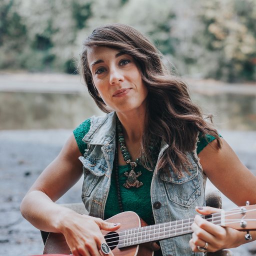chantizak's profile picture. Chanti sucks at Twitter. Some people call her the Quiz Queen. She hates writing in 3rd person and is equally good at crafting delicious emails and aiolis.