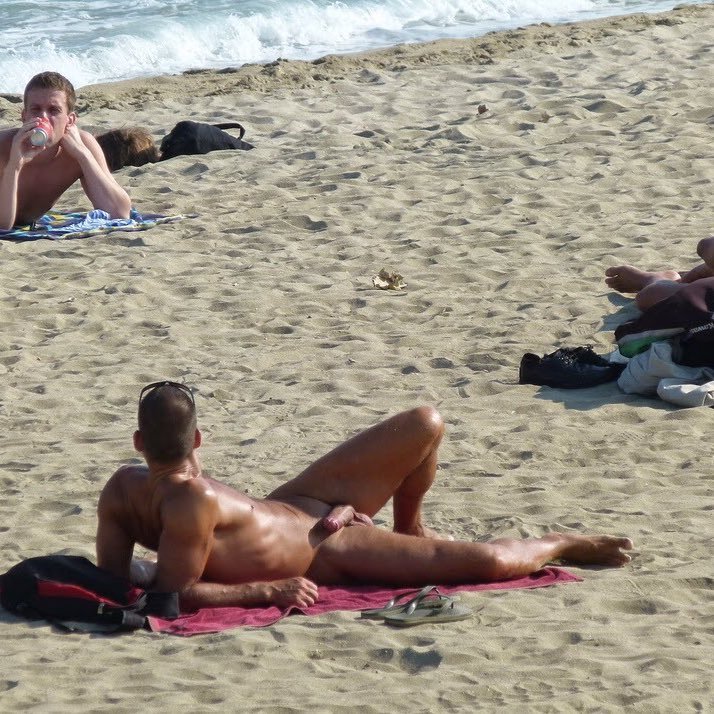 French man loving dance theater and nakedness J’aime les spectacles avec nudité sur scène, la nudité en public, le corps nu de l’homme..18 +