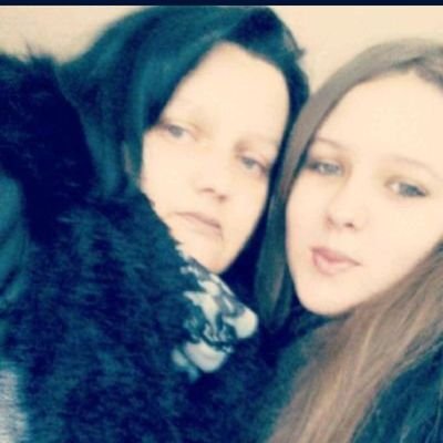 Je n'ai rie de spécial juste une grade fan de bon jovi et une grande lectrice de Stephen King,sinon,je suis juste moi,petite femme simple