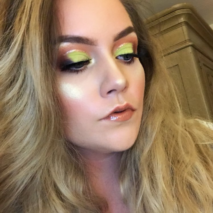 Hale_4a's profile picture. Social Media Consultant 👩🏼‍💻 • @WebFX 💼 Aquarius ♒️ • INFP 🧠 • Dreamer 💭 • MUA 💄