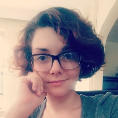 LittleLemonly's profile picture. 🍋 she/her