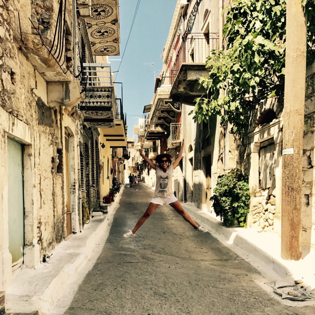 Izmir. Houston. Mom, passionate for life, interested in wine & food, lives happily, loves travelling, laughes often, strong supporter of gender equality!
