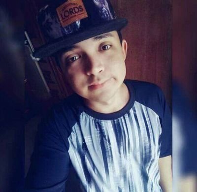 Escrevo Frases pelas Ruas da minha cidade
Pras pessoas se consientizarem 
Pras pessoas refletirem
Pras pessoas amarem mais, sonharem mais 
Não sou vândalo 😘💎❤