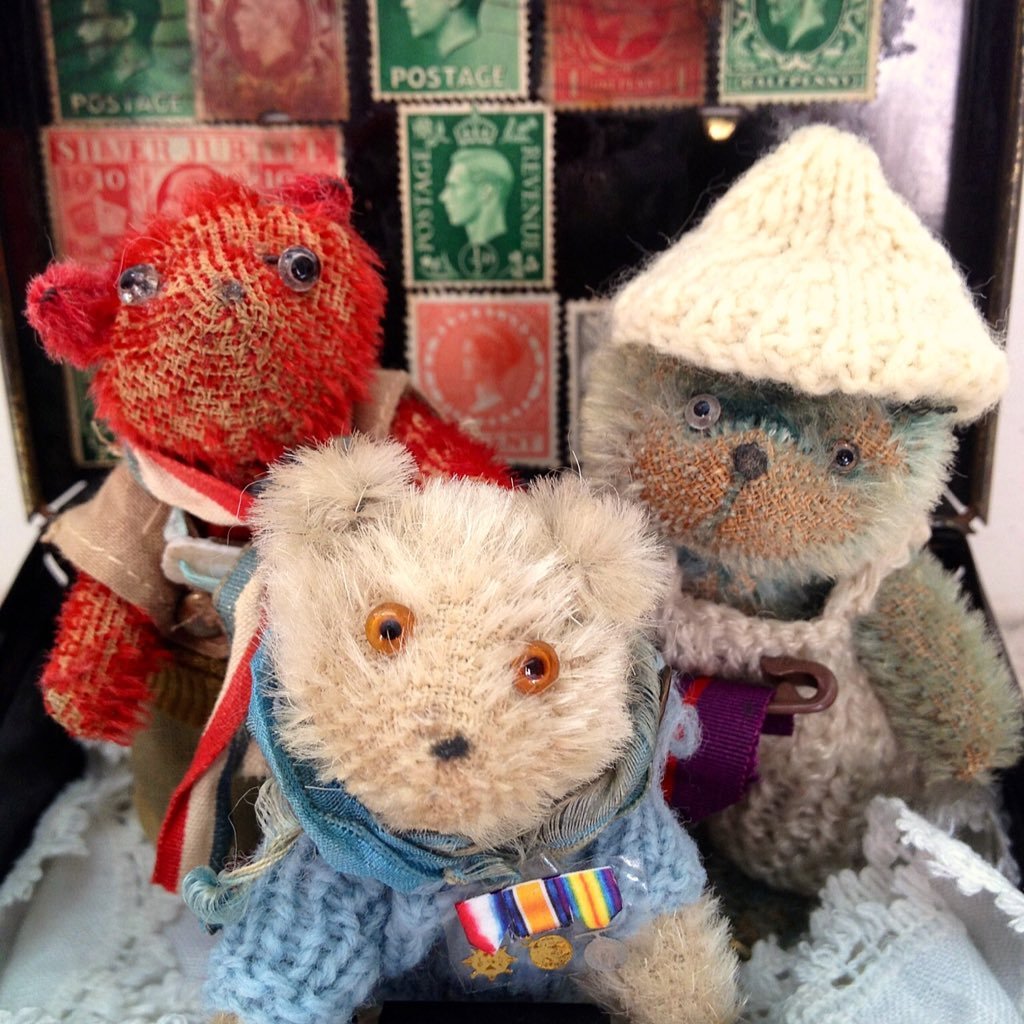 Shetland Isles based platoon of tiny #WorldWarOne mascot bears & cats, made in 1915 as 'love tokens' for soldiers to tuck in a pocket. ©thepocketbears 2013-2018