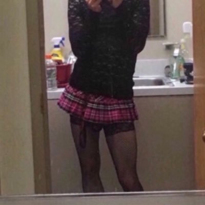 I post things that I find sexy and sometimes post pics when I dress up. 100% bottom. In Ohio