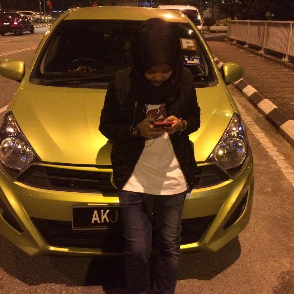 Aisyah_9877's profile picture. Don't judge a book by it's cover