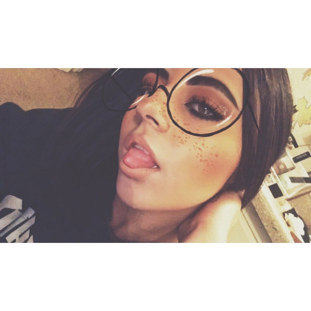 reginaesperon_'s profile picture. But now, I'm here bitch. ♔ #HalaMadrid Greatness is Achieved.