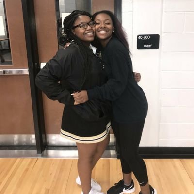 17| 👑 athletic 👅
I'm either on the court or in the kitchen 😉