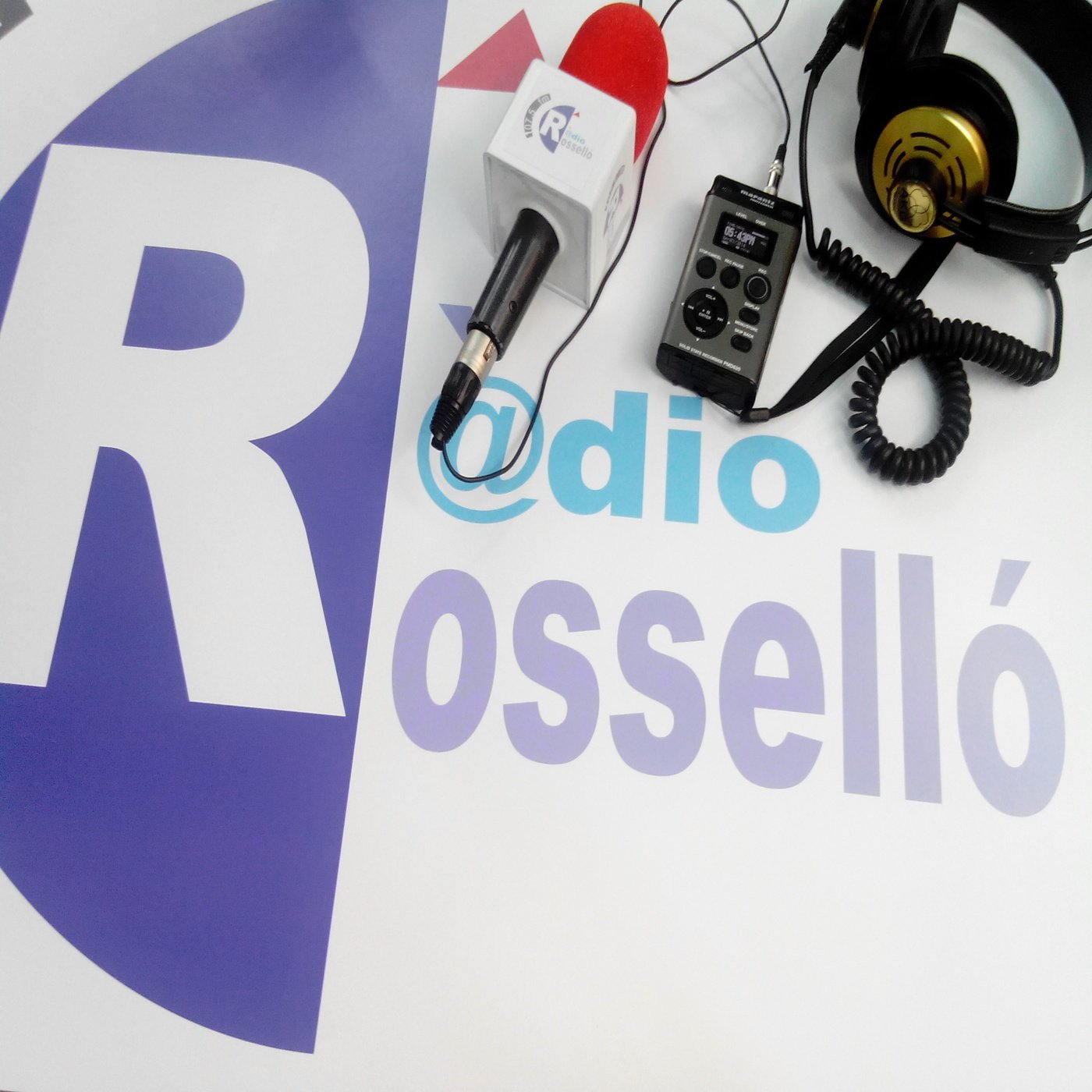 Arreglem el món els dilluns i els divendres d’11 a 12 parlant de futbol a @radiorossello (107.5📻), ens acompanyes? Escriu-nos a fregantlescaire@gmail.com