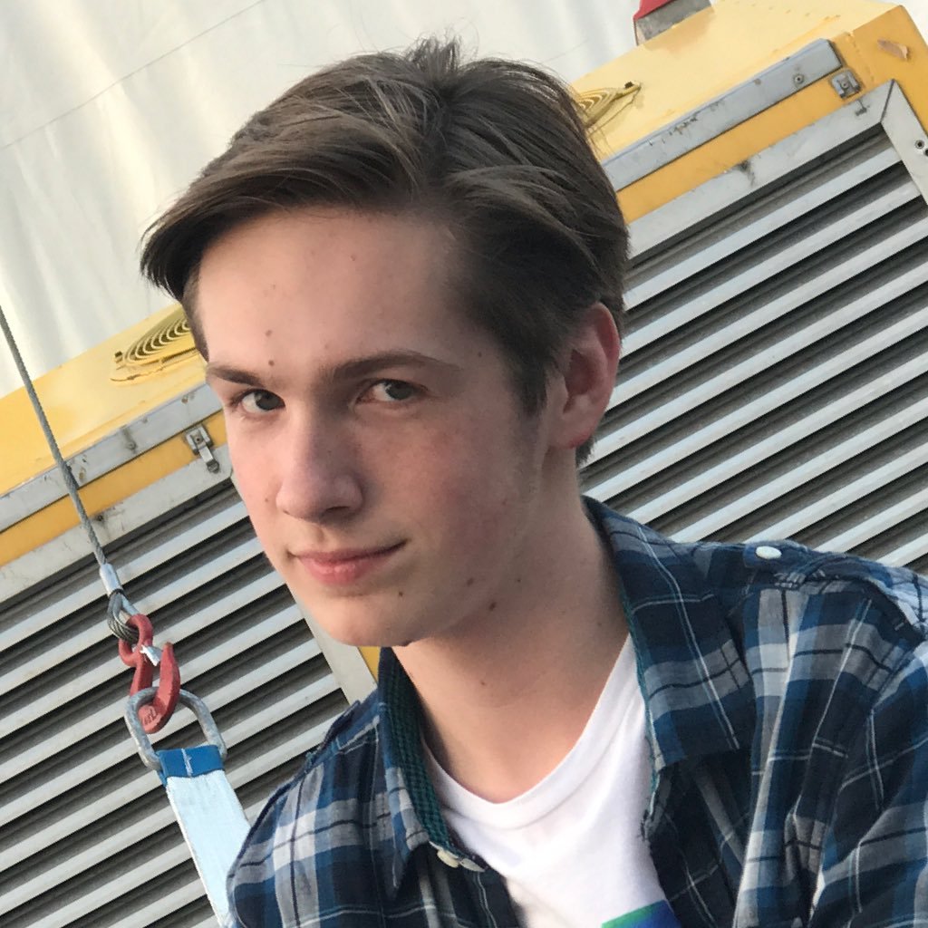 realalexhayes's profile picture. 18 | amateur programmer